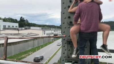 Русские занялись сексом на мосту днем